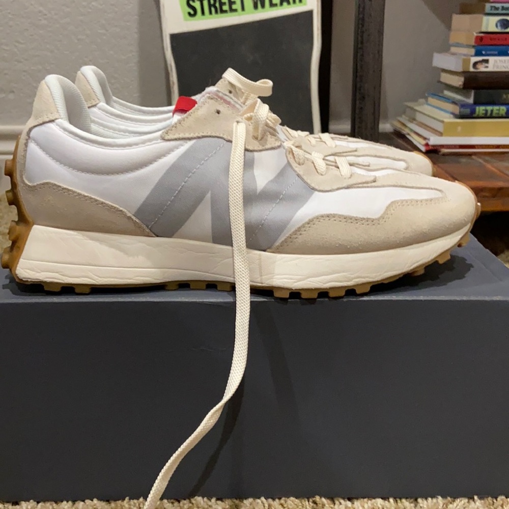 New Balance 327